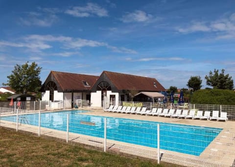 Villa 6 pers De Haan with warm swimming pool access House in De Haan