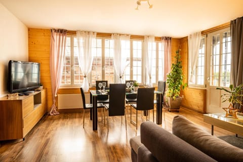 Communal lounge/ TV room, TV and multimedia, Living room, Dining area, Evening entertainment