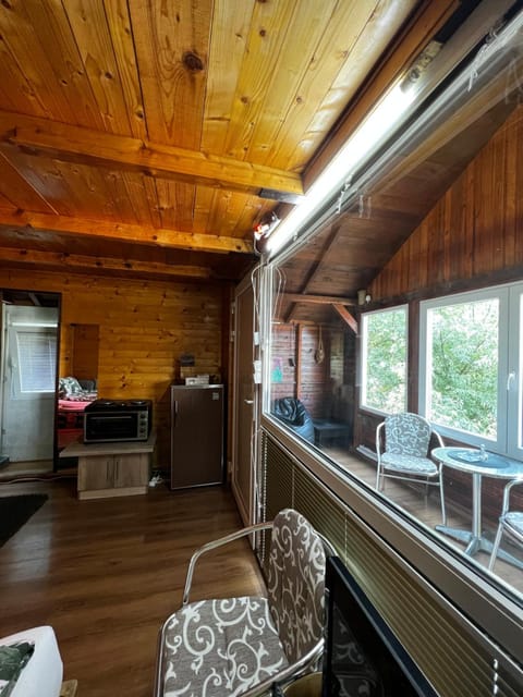 Kuca i splav na reci Savi House in Belgrade