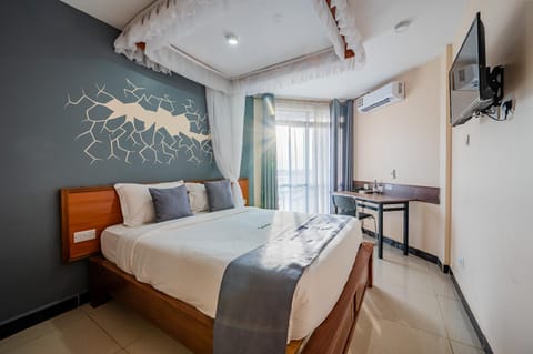 Bed, TV and multimedia, Photo of the whole room, Evening entertainment, Bedroom