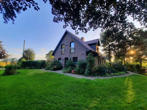 Property building, Spring, Day, Natural landscape, Garden, Garden view