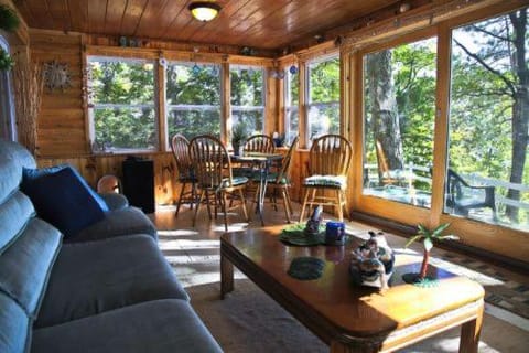 Main Cabin - STARRY NIGHTS cabin Cabin in Carp Lake