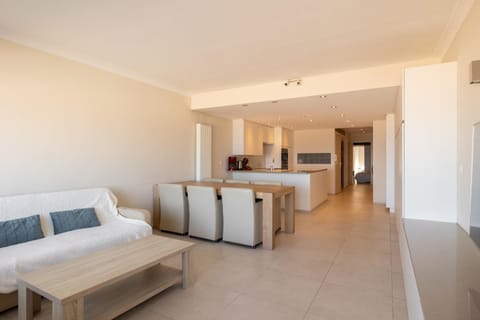 Kitchen or kitchenette, Living room, Photo of the whole room