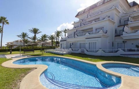 Property building, Swimming pool, Swimming pool