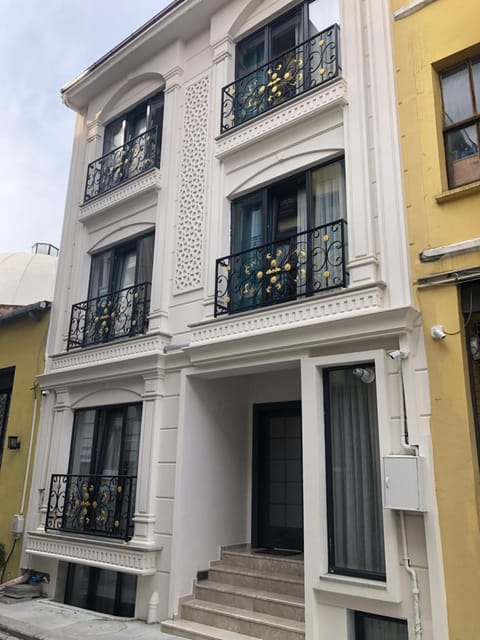 Property building, Facade/entrance