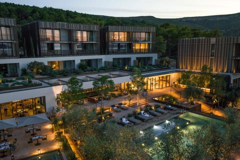 Property building, Natural landscape, Swimming pool, Location