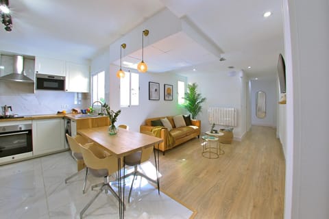Living room, Lounge or bar
