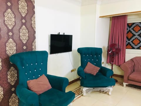 Communal lounge/ TV room, TV and multimedia, Living room, Seating area