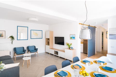 Library, Living room