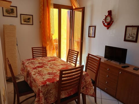 TV and multimedia, Living room, Dining area