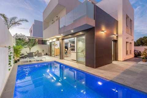 Property building, Garden, Swimming pool