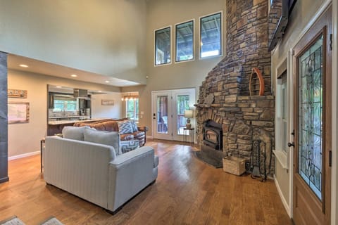 Waterfront Beaver Lake Hideaway with Kayaks and More! House in Arkansas