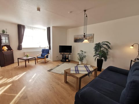 Property building, TV and multimedia, Living room, Seating area