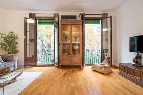 Communal lounge/ TV room, TV and multimedia, Living room, Seating area, Evening entertainment