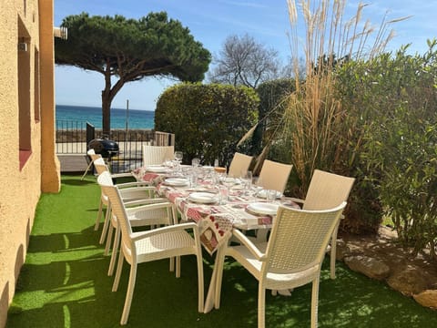 Garden, Garden, Sea view