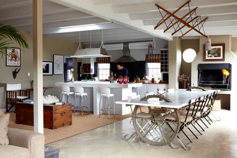 Seating area, kitchen