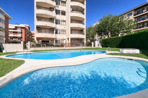 Property building, Garden, Swimming pool