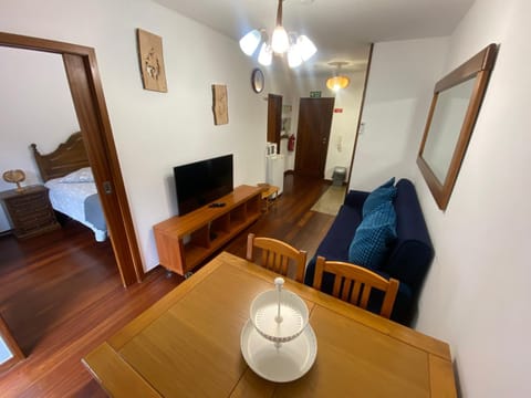 Communal lounge/ TV room, Bed, TV and multimedia, Living room, Seating area, Dining area