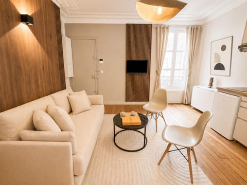 Communal lounge/ TV room, TV and multimedia, View (from property/room), Living room, Seating area, wardrobe