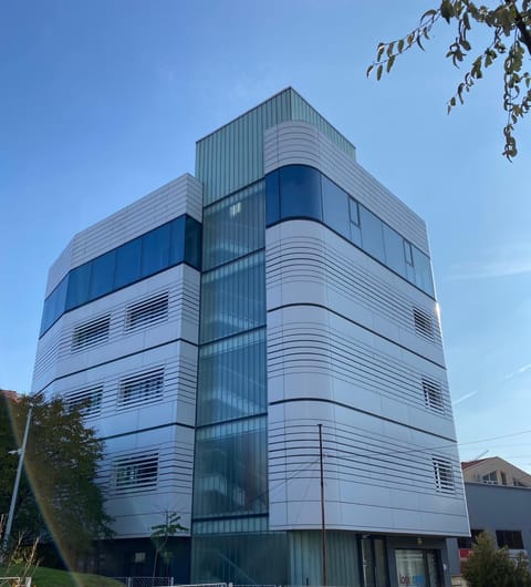 Property building, Facade/entrance, Location