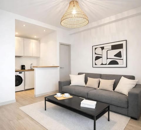 Communal lounge/ TV room, Bed, TV and multimedia, Kitchen or kitchenette, Living room, Decorative detail, Seating area, heating, internet, storage, towels, kitchen