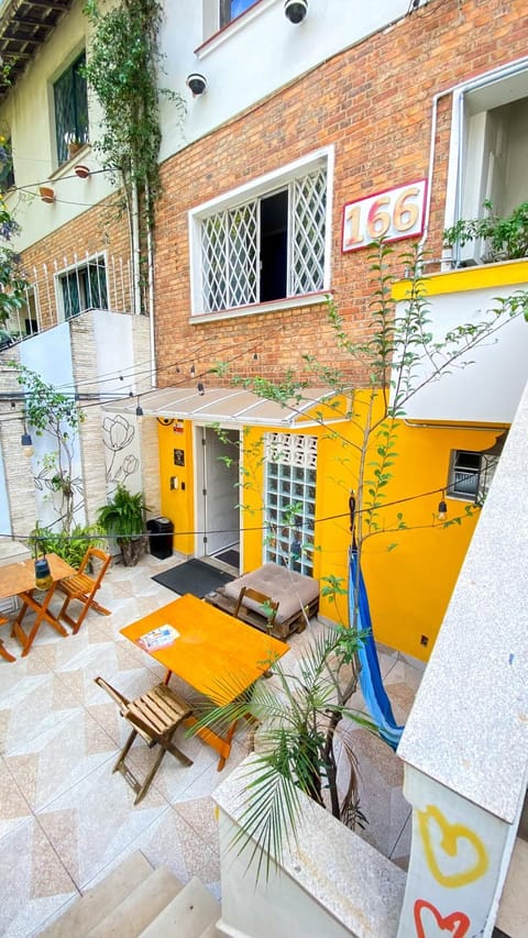 Property building, Patio, Day, Balcony/Terrace, Dining area