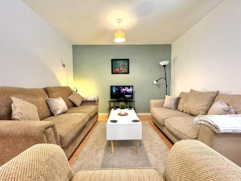 Communal lounge/ TV room, Living room, Seating area