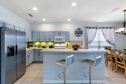 Gorgeous Davenport 5 Bed Villa with Pool Hot Tub Villa in Loughman