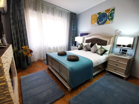 Bed, Photo of the whole room, Decorative detail