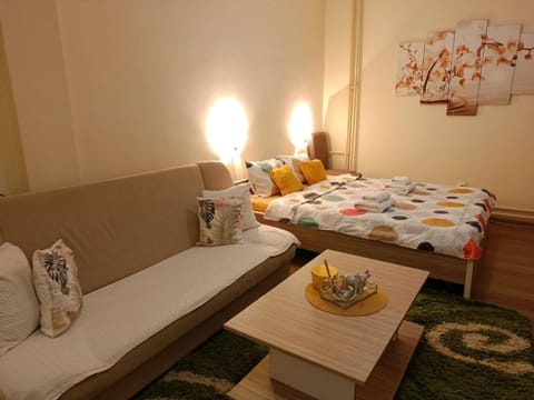 Bed, Seating area