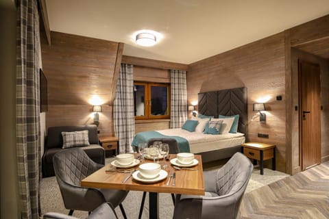 Bed, Photo of the whole room, Bedroom, Garden view, Quiet street view