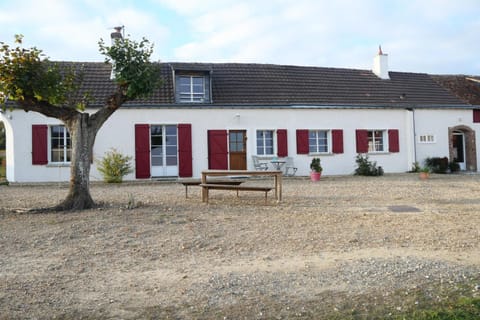 Maison charmante à Ruillé-sur-Loir avec jardin privé House in Centre-Val de Loire
