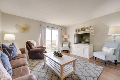 Branson Condo with Balcony, Strip and Mountain Views! Apartment in Branson