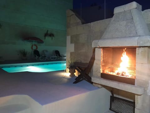 Natural landscape, BBQ facilities, Hot Tub, Pool view, Swimming pool, flat iron