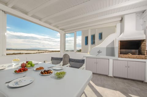 Natural landscape, BBQ facilities, View (from property/room), Food and drinks, Seating area, Dining area, Food