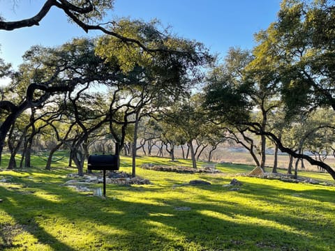 Millies Cottages Unit 4 - Clara House in Canyon Lake