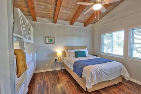 Millies Cottages Unit 4 - Clara House in Canyon Lake