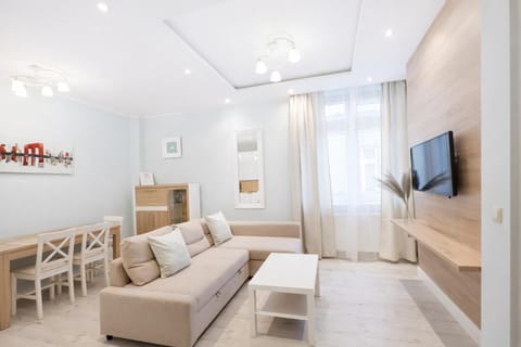 Communal lounge/ TV room, TV and multimedia, Living room, Seating area, Evening entertainment