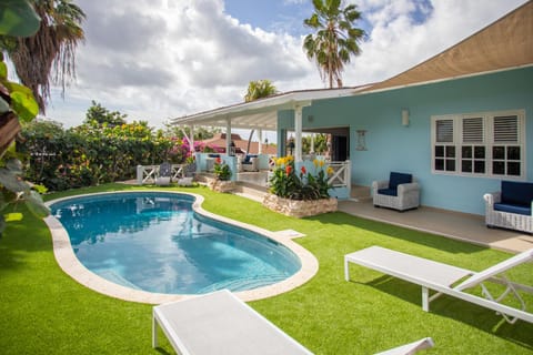 Swimming pool, sunbed