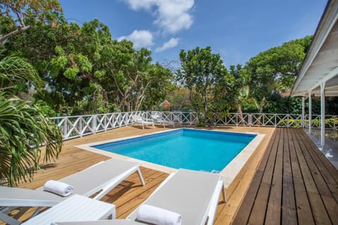 Swimming pool, sunbed