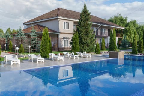 Swimming pool, Swimming pool