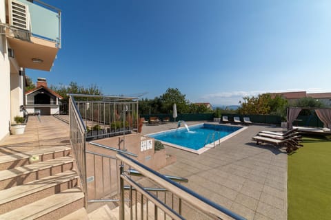 Property building, Garden, Balcony/Terrace, Swimming pool