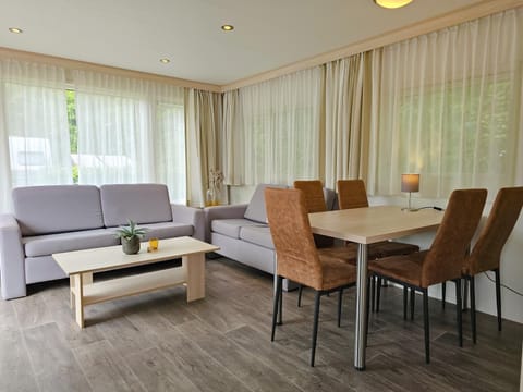 Seating area, Dining area