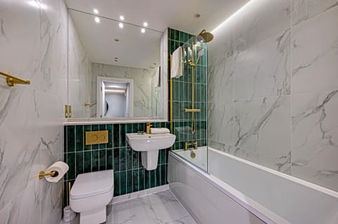 Shower, Toilet, Bathroom, Bath