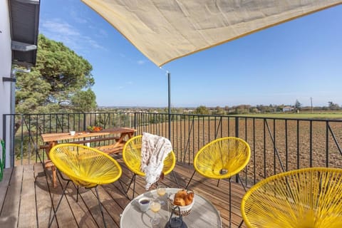 Patio, Natural landscape, BBQ facilities, View (from property/room), Balcony/Terrace, Food and drinks, Seating area, Dining area, Food, Garden view, pet friendly