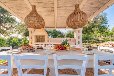 Food and drinks, Dining area, Garden view