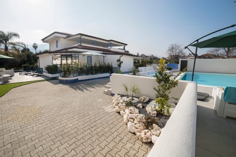 Property building, Garden, Garden view, Swimming pool