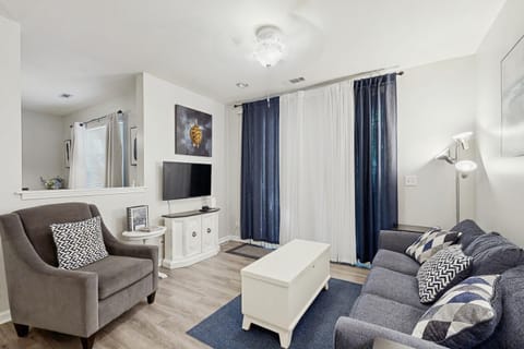 1600 Long Grove House in Mount Pleasant