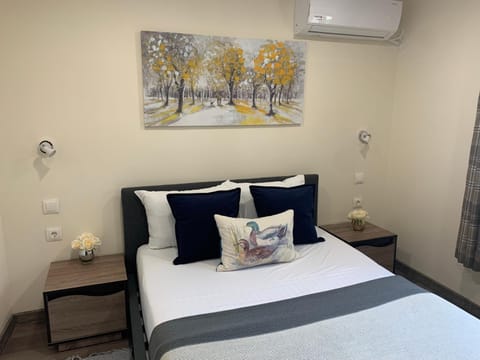 Bedroom, air conditioner