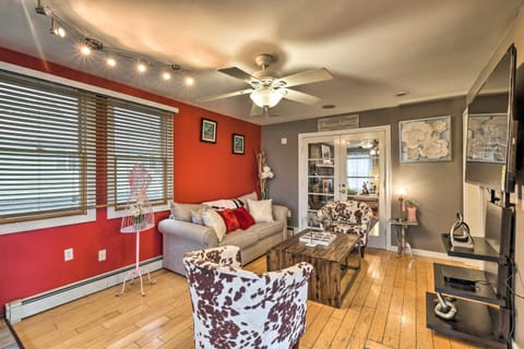 Stylish Suburban Getaway, 10 Miles to Royal Mtn! House in Capital District, NY, USA